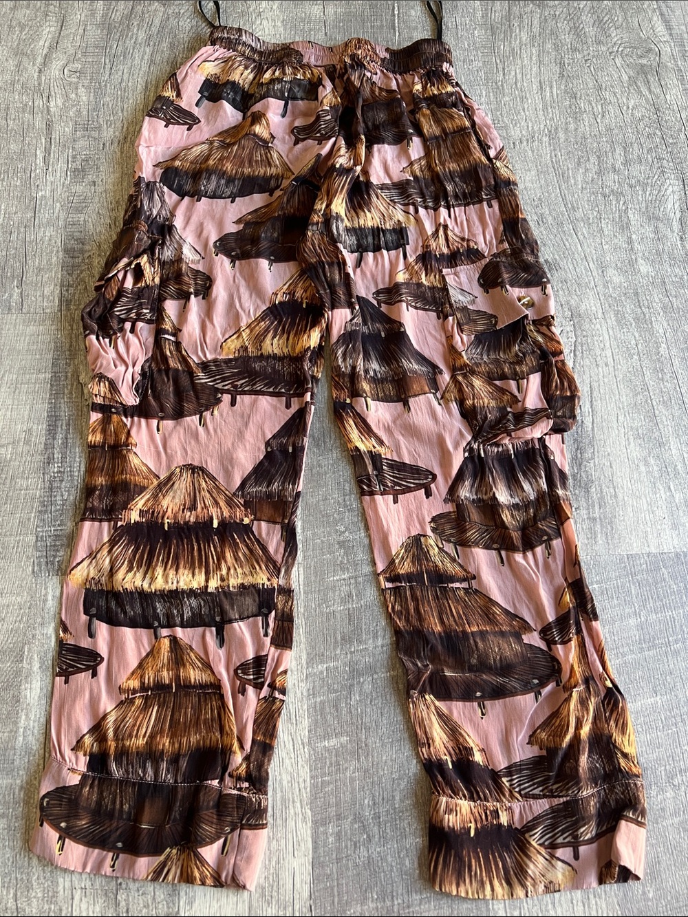 FARM Rio Shuhu Tropical Beach Hut Satin Cargo Pants Blush Pink S